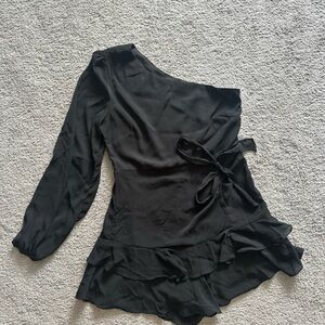 Lulu’s one sleeve ruffle romper